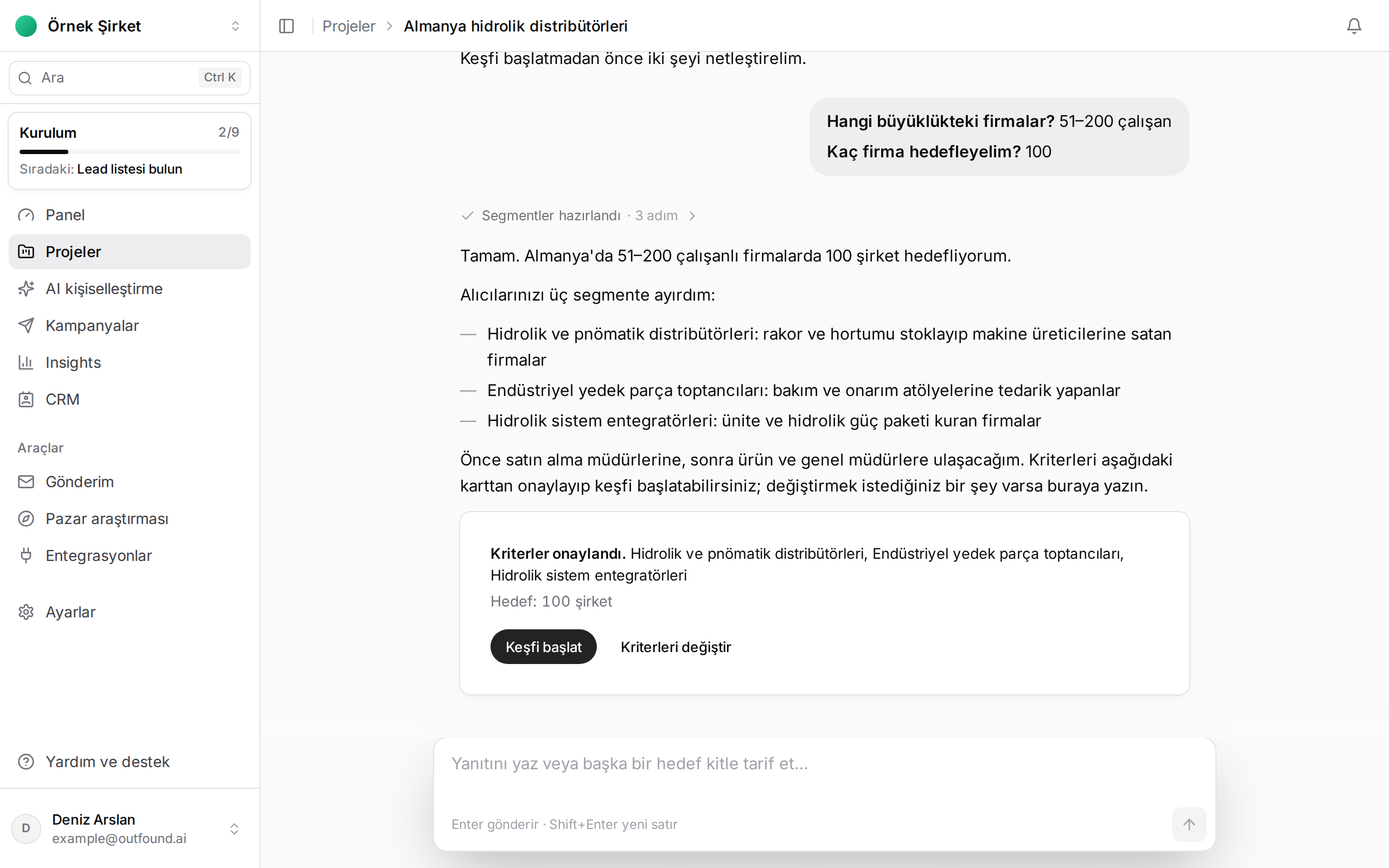 Proje sayfasında copilot sohbeti: şirket büyüklüğü ve hedef firma sayısı yanıtlanmış, üç segment ve Keşfi başlat düğmesi